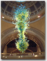 Chihuly chandelier at the Victoria & Albert Museum