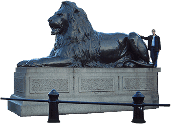 Kerah with "fucking massive!" lion at Trafalgar Square